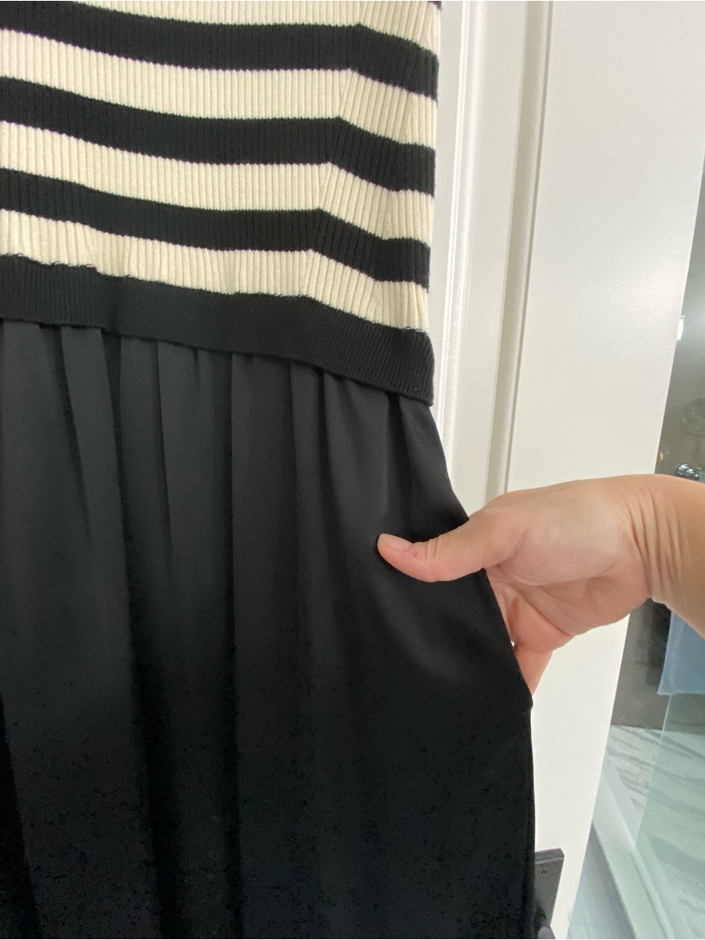Taylor Midi Dress Size Medium - Picture 4 of 7